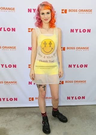 Hayley Williams Body Measurements Height Weight Bra Size。